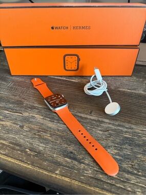 Hermes Apple Watch Series 4 44mm Stainless Steel Case Gps + Cellular Battery 83%